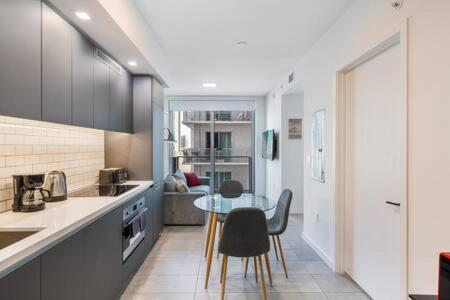 Explore Miami's Heat - Cozy Pool & Gym *