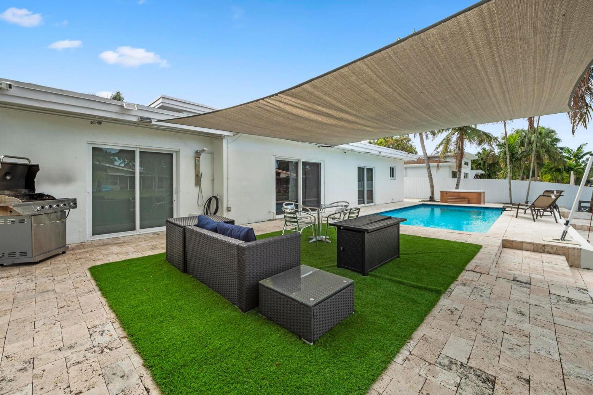 Hyperion - Luxurious 5b W Pool & Lounge *