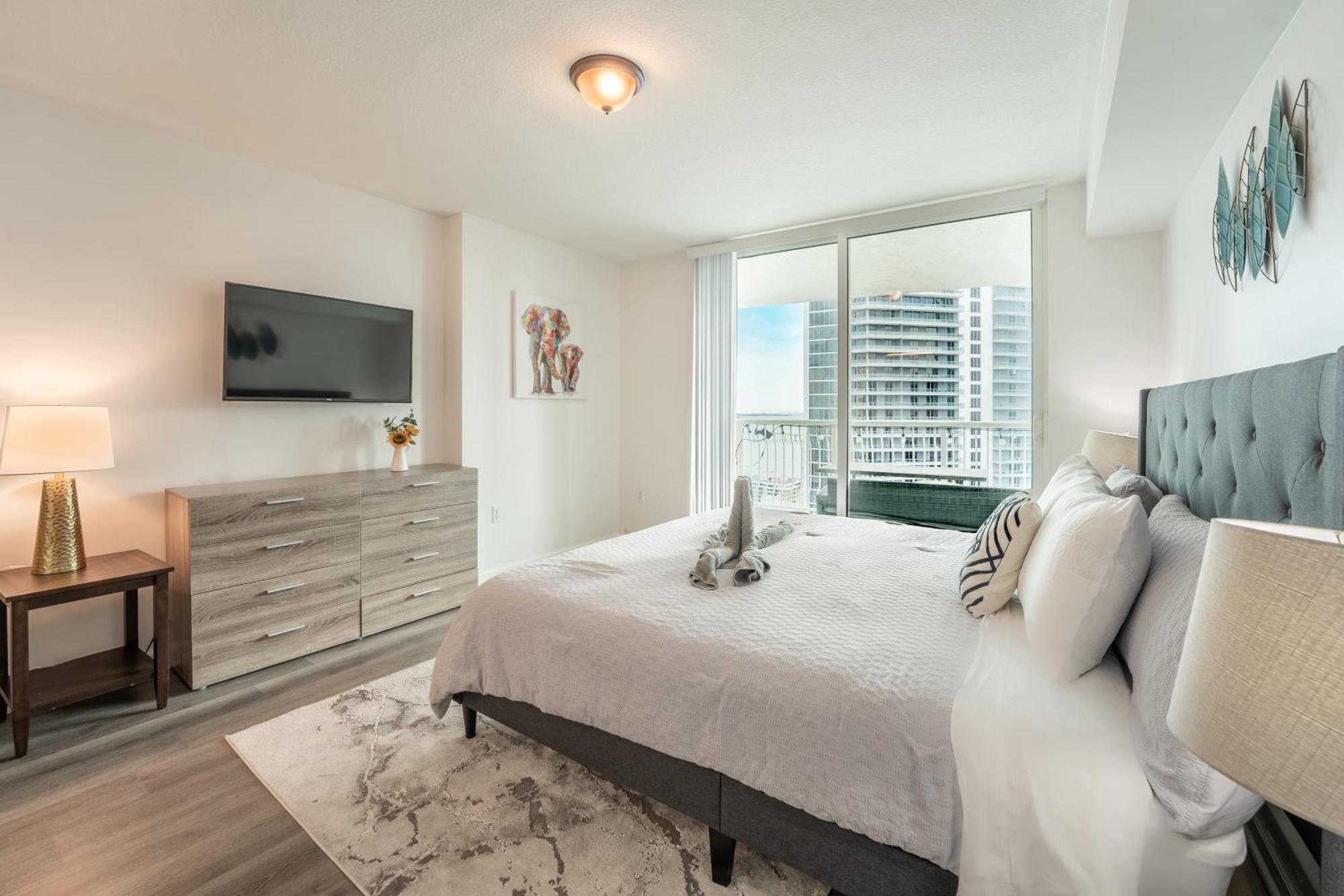 Apartment Bay Front Highrise Oasis In Brickell