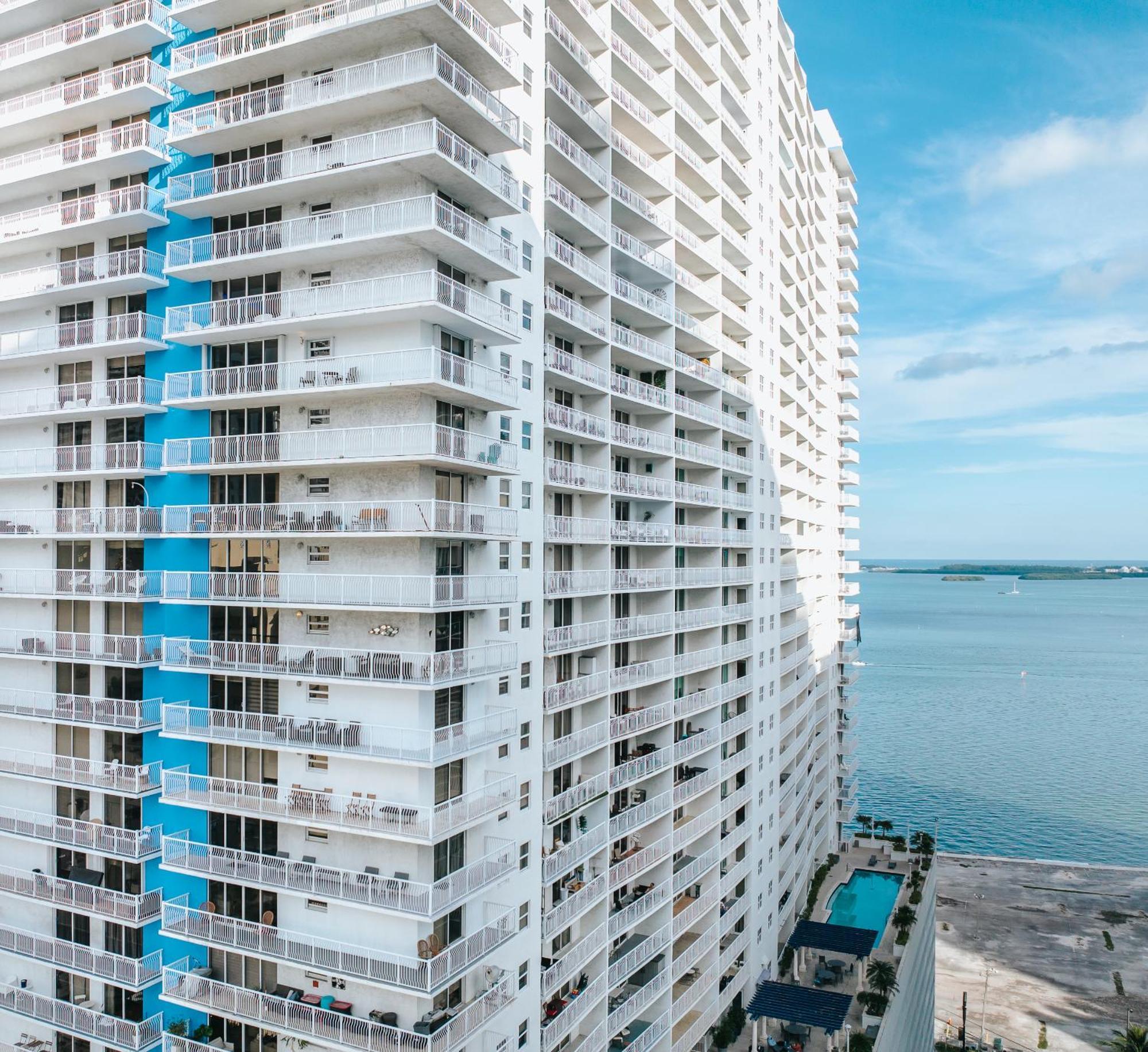 Apartment Bay Front Highrise Oasis In Brickell
