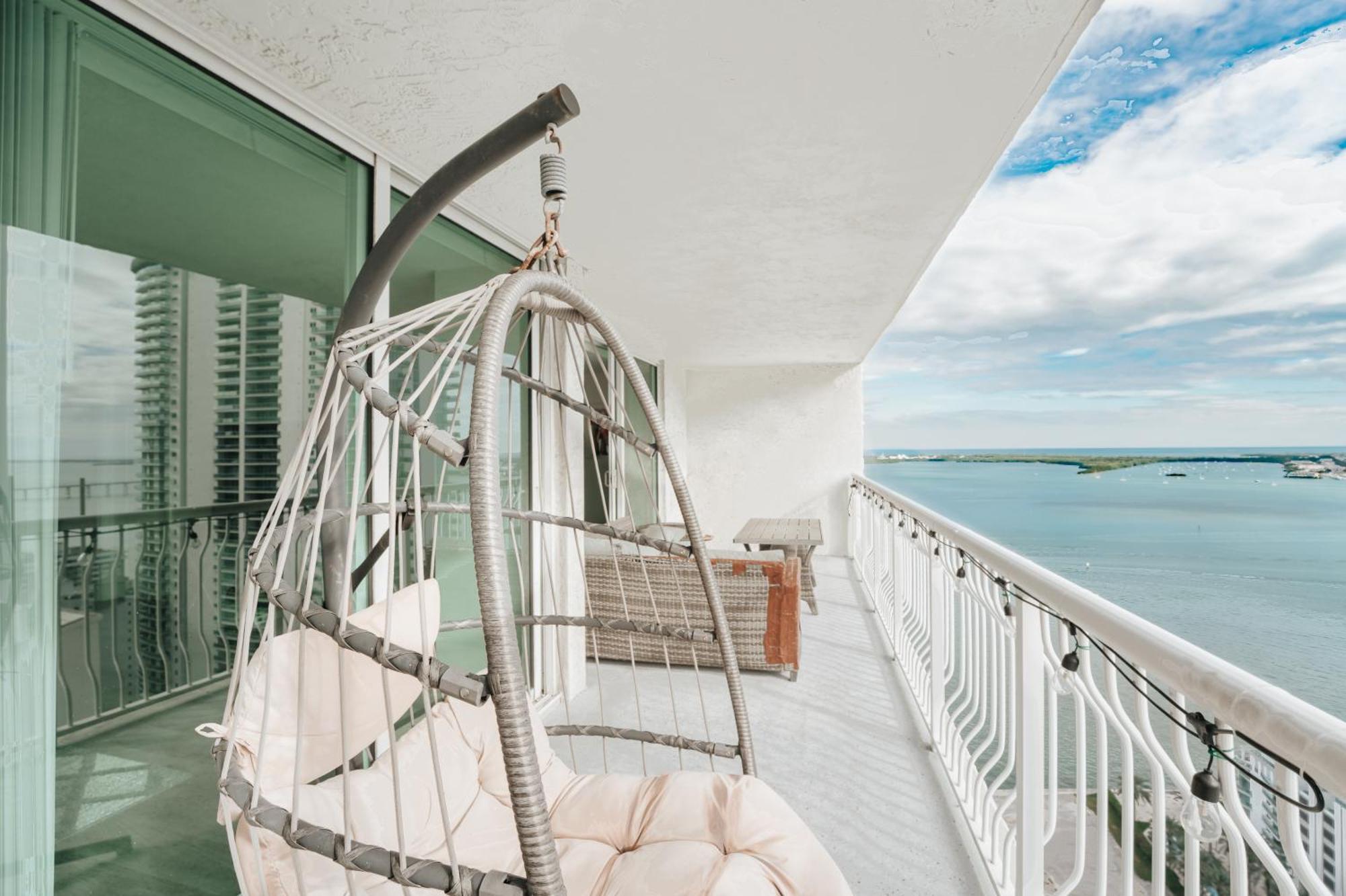 Bay Front Highrise Oasis In Brickell