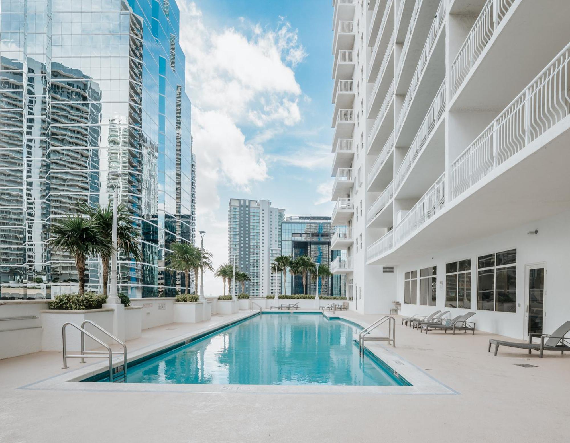 Bay Front Highrise Oasis In Brickell Apartment