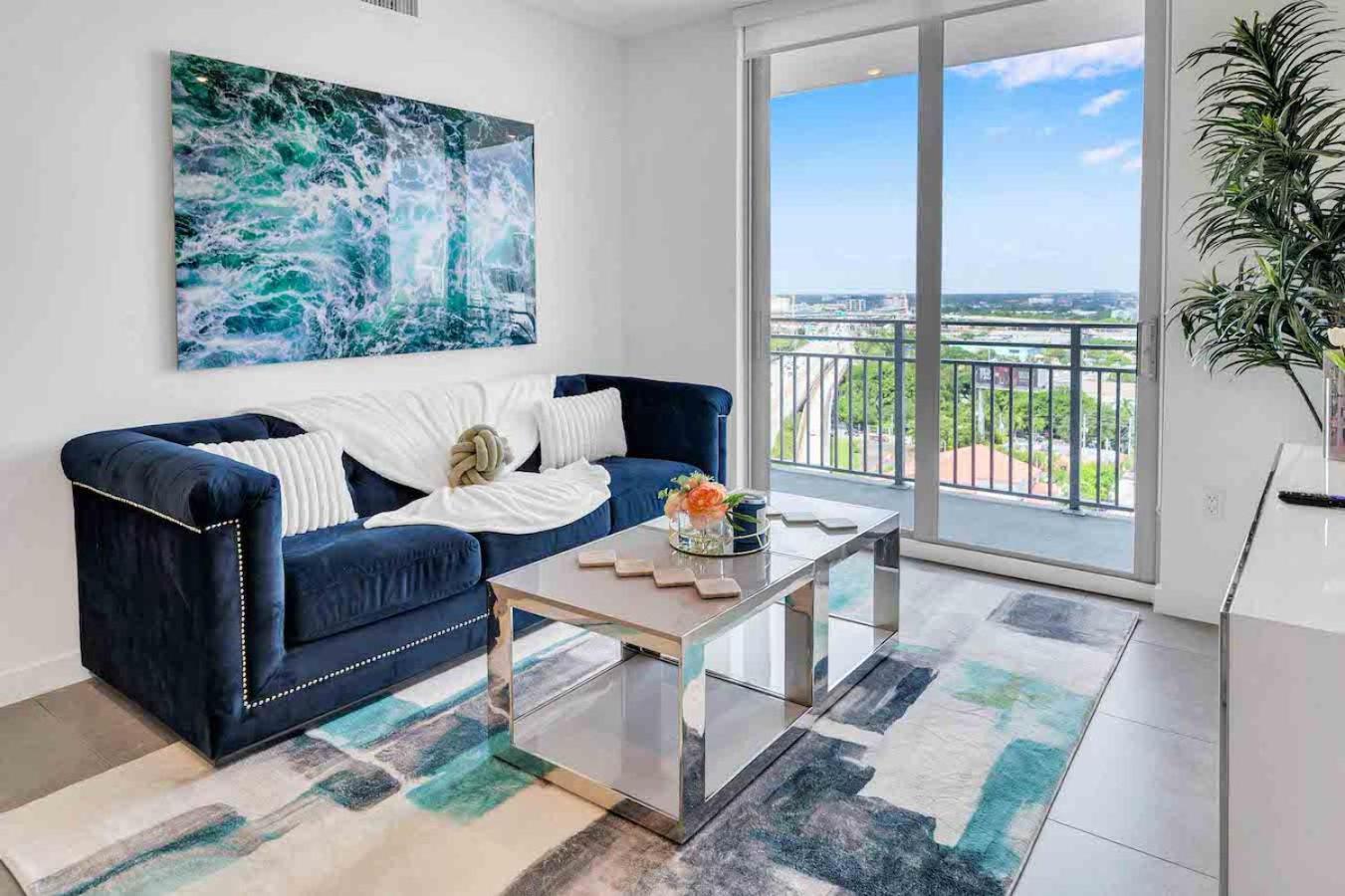 Amazing 3 Bed Unit In Dwntwn With Free Parking Apartamento