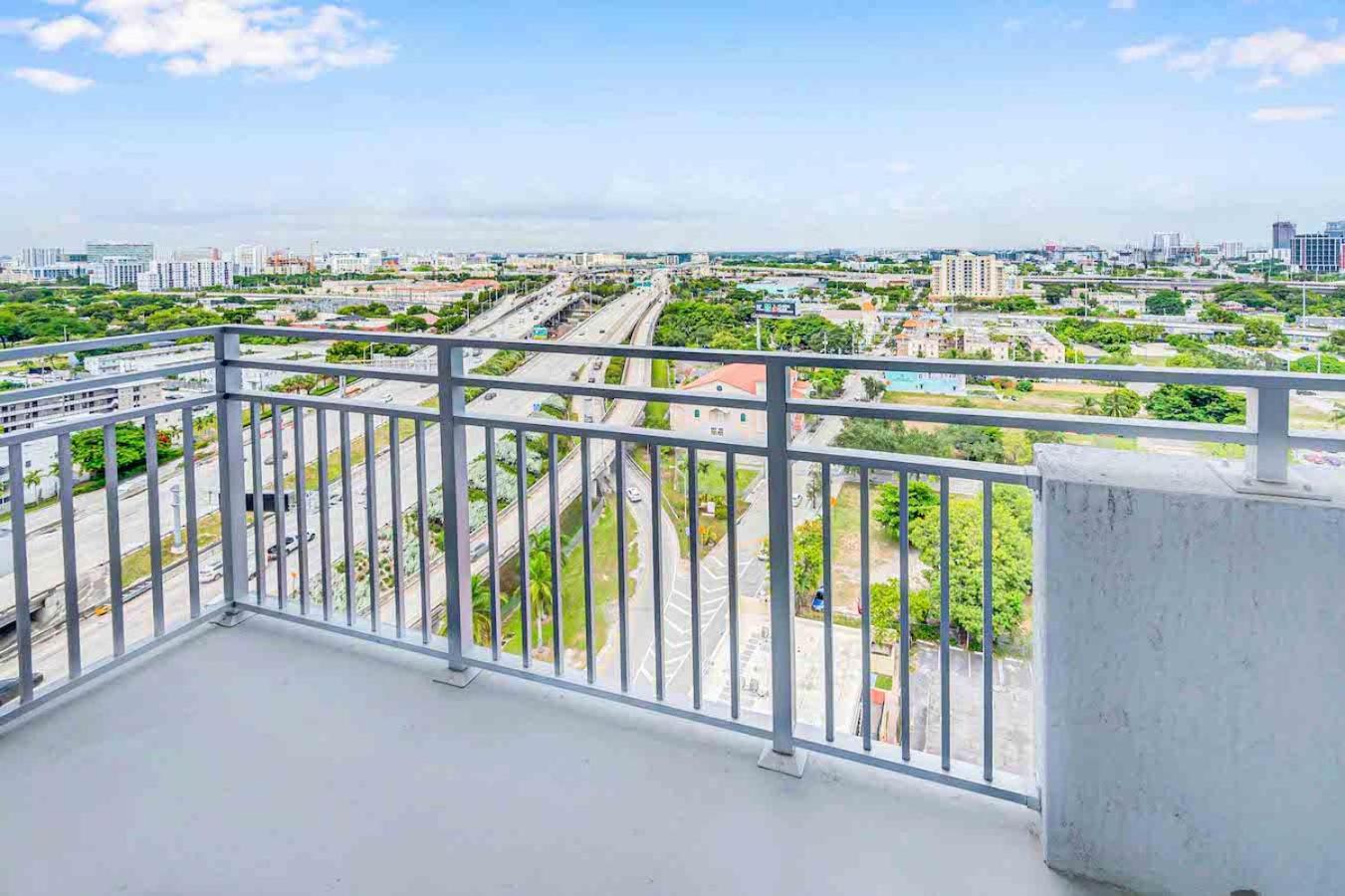 Amazing 3 Bed Unit In Dwntwn With Free Parking Apartamento