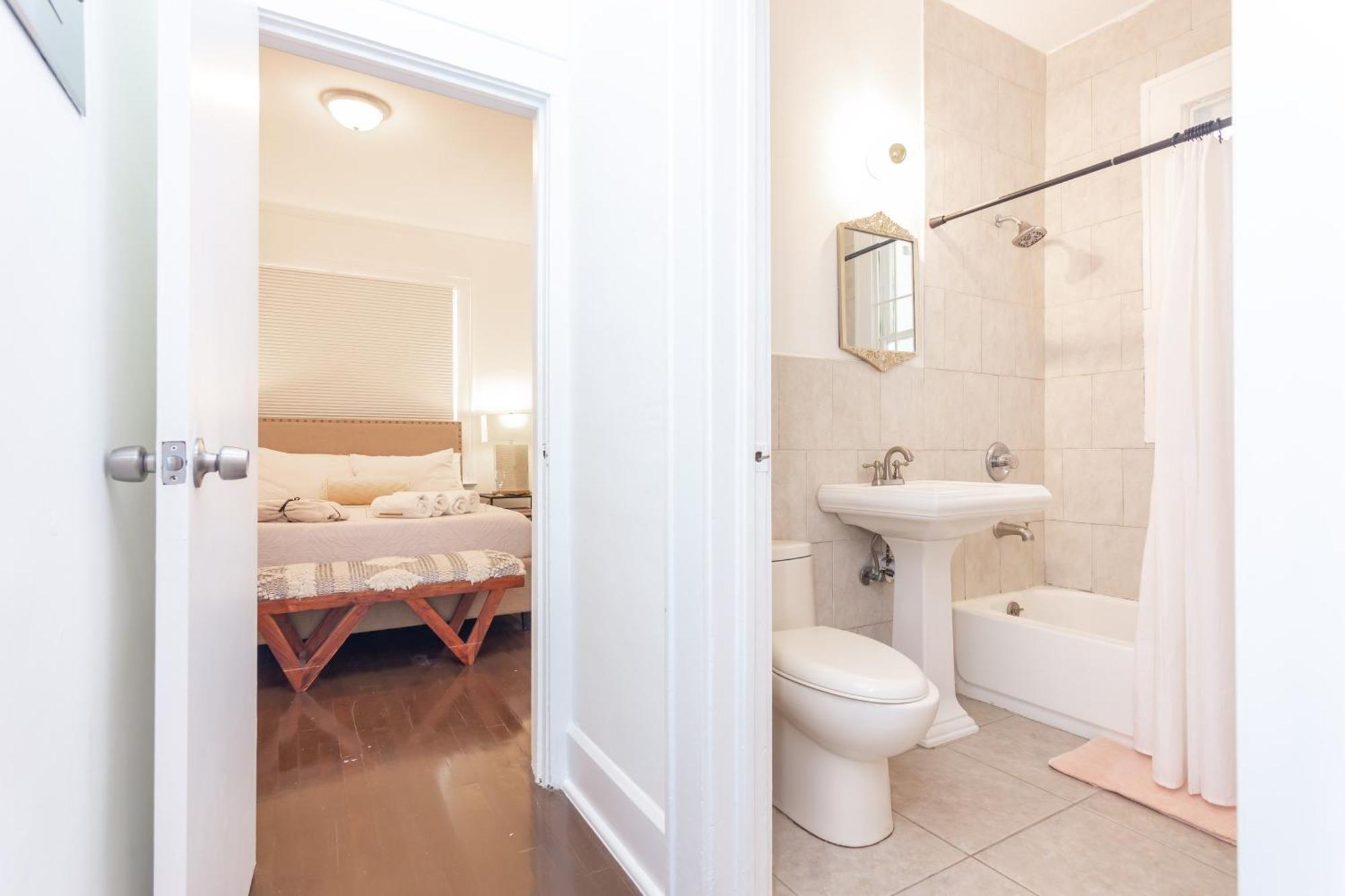 Two Bedroom Downtown - Heart Of Wynwood - Private Parking Apartment *