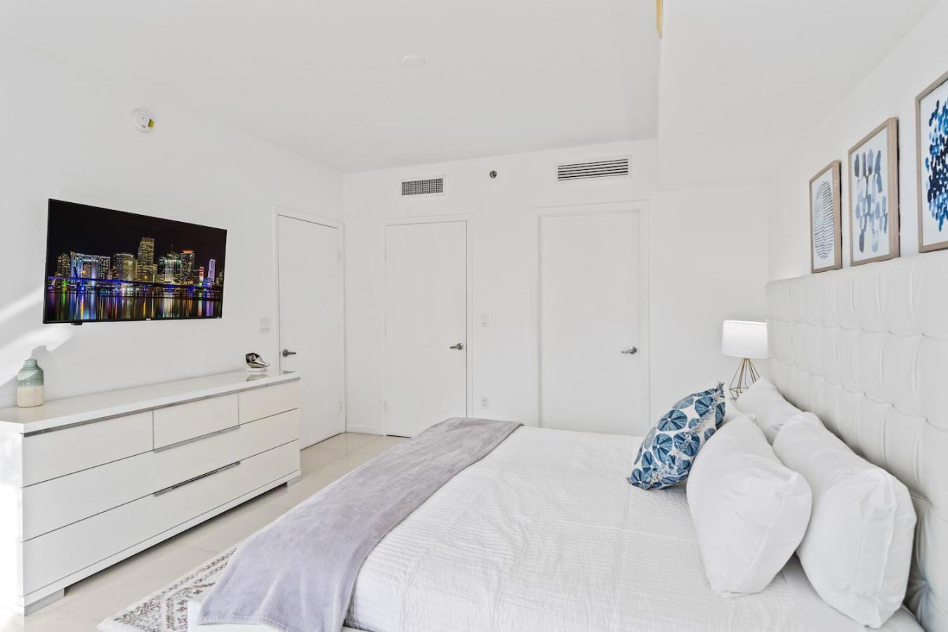 Modern High Rise One Bedroom At Icon Brickell Apartment