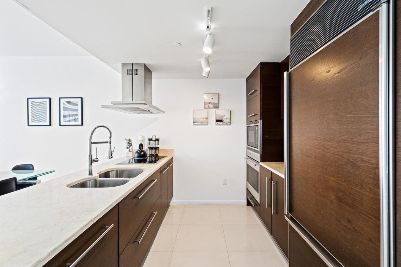 Modern High Rise One Bedroom At Icon Brickell Apartment