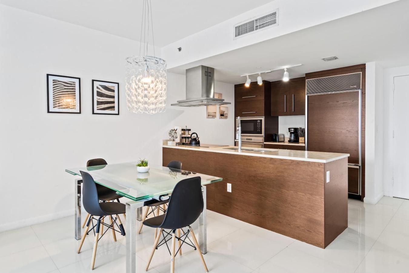 Modern High Rise One Bedroom At Icon Brickell Miami