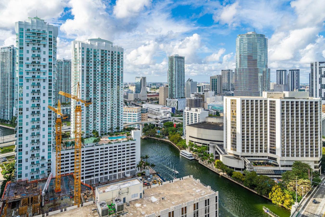 Modern High Rise One Bedroom At Icon Brickell Miami
