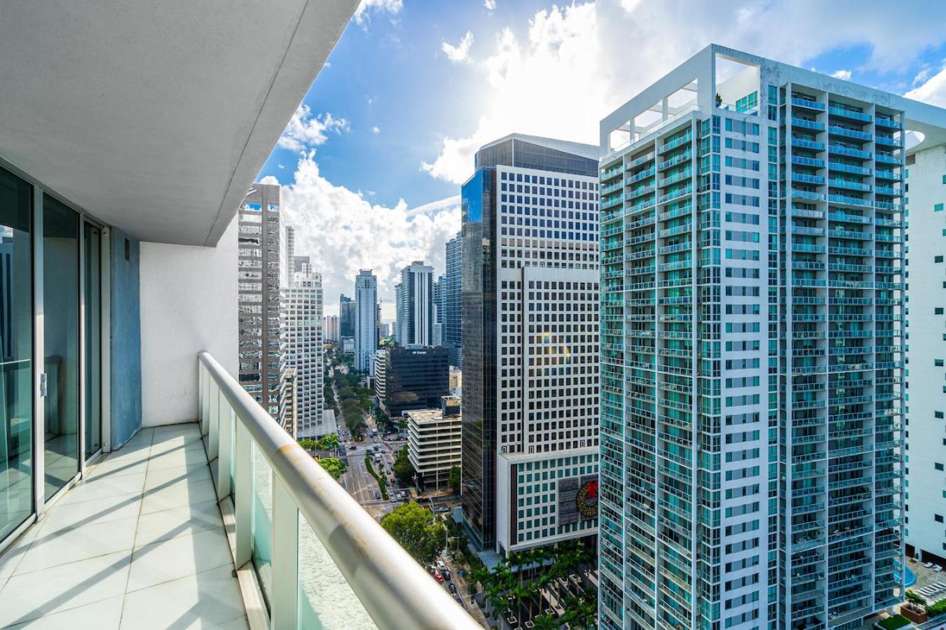 Modern High Rise One Bedroom At Icon Brickell