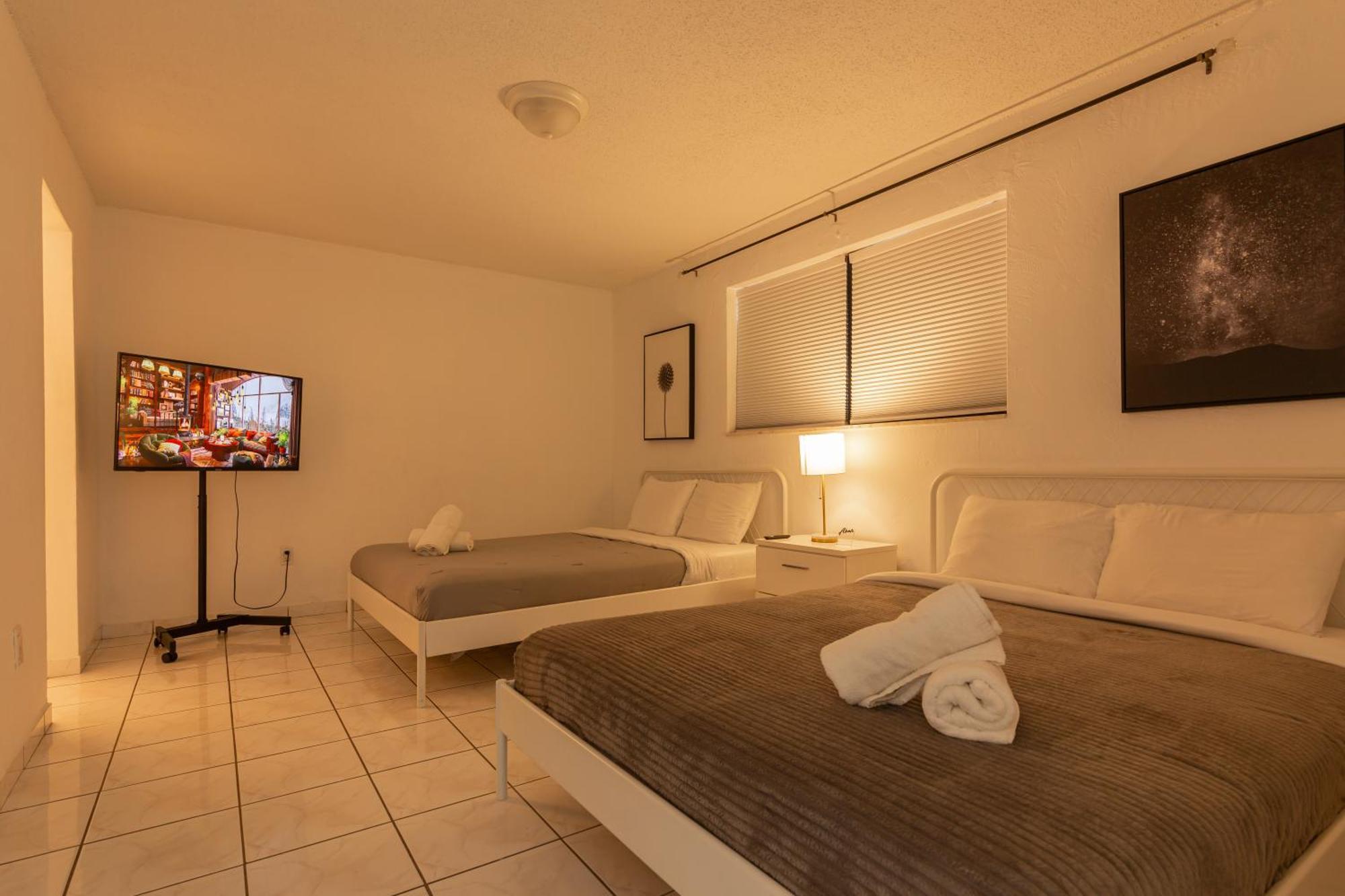 One Bedroom - With Parking & Balcony - Heart Of Wynwood *