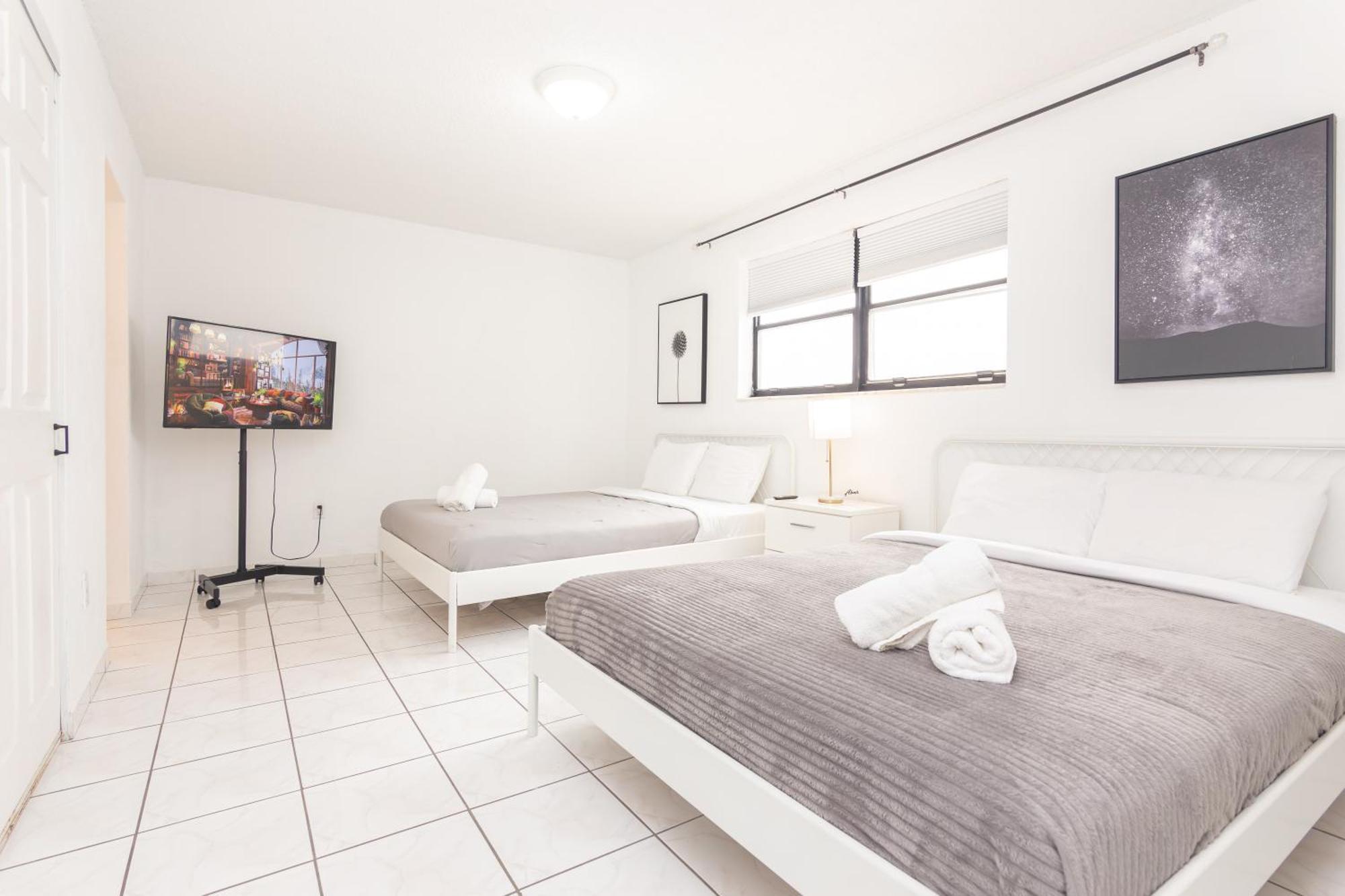 One Bedroom - With Parking & Balcony - Heart Of Wynwood Apartment
