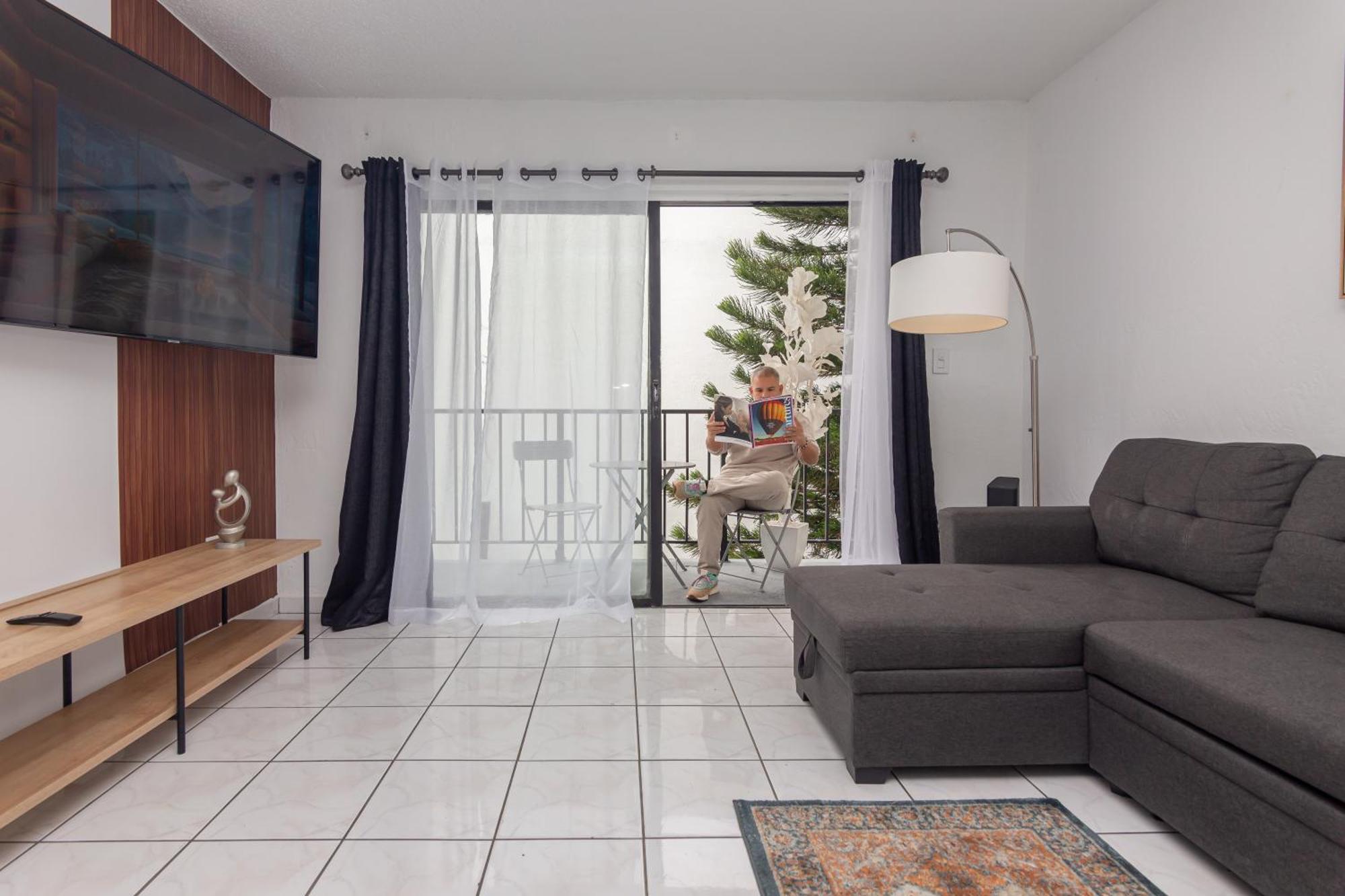 One Bedroom - With Parking & Balcony - Heart Of Wynwood
