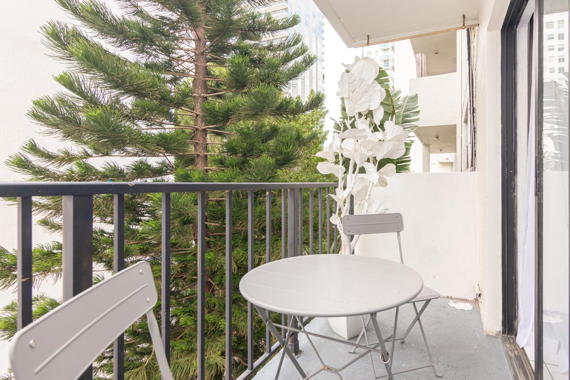 Apartment One Bedroom - With Parking & Balcony - Heart Of Wynwood *