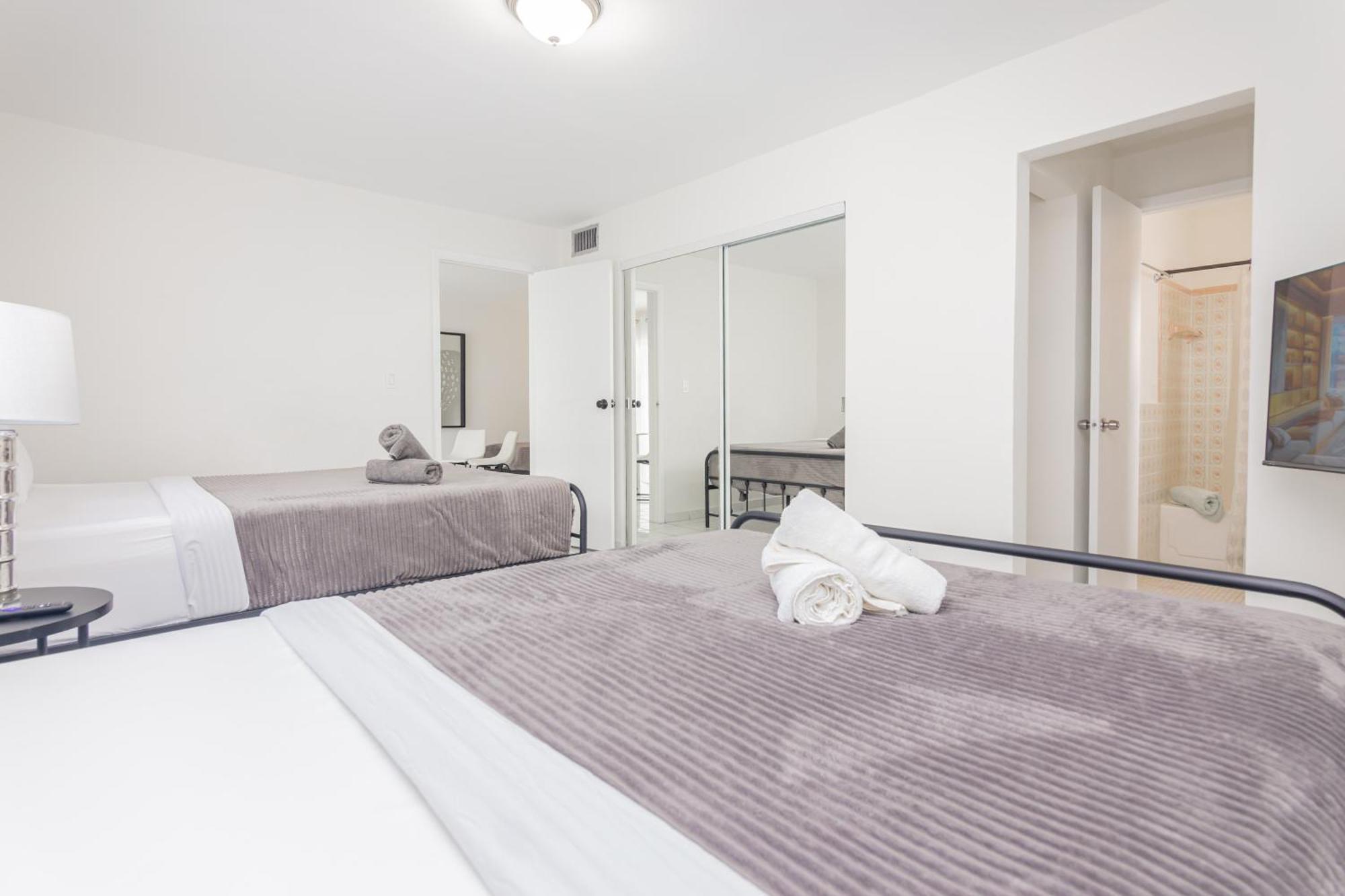 One Bedroom - With Parking & Balcony - Heart Of Wynwood *