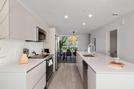 Chic Apt Private Balcony At Aventura - Cloud9 - 2535 Villa