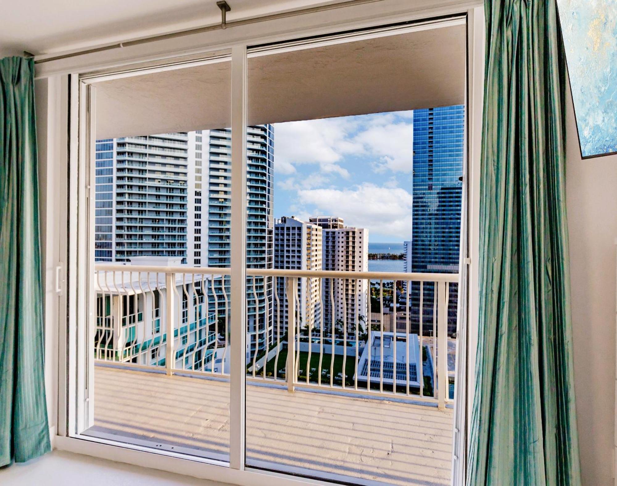 Upscale Brickell 3 Bedroom With Water Views And Free Parking Apartment Miami
