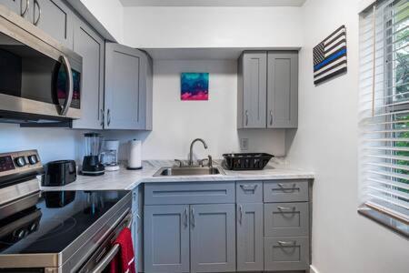 Huge 1 Bed Newly Renovated Free Parking