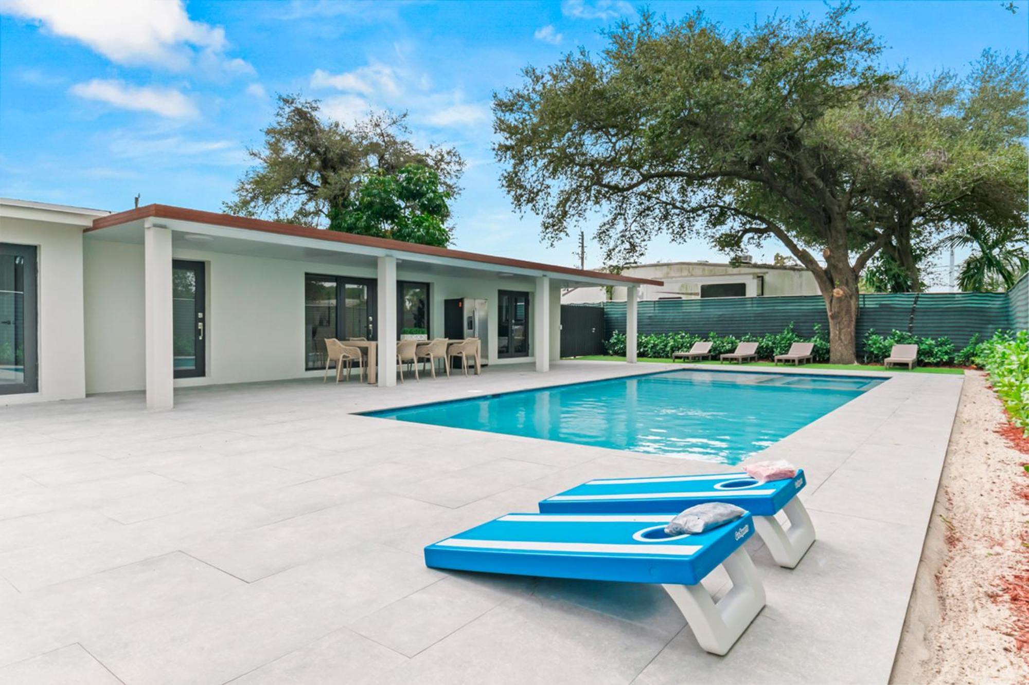 The Palace Pickleball Gameroom Heated L26 *