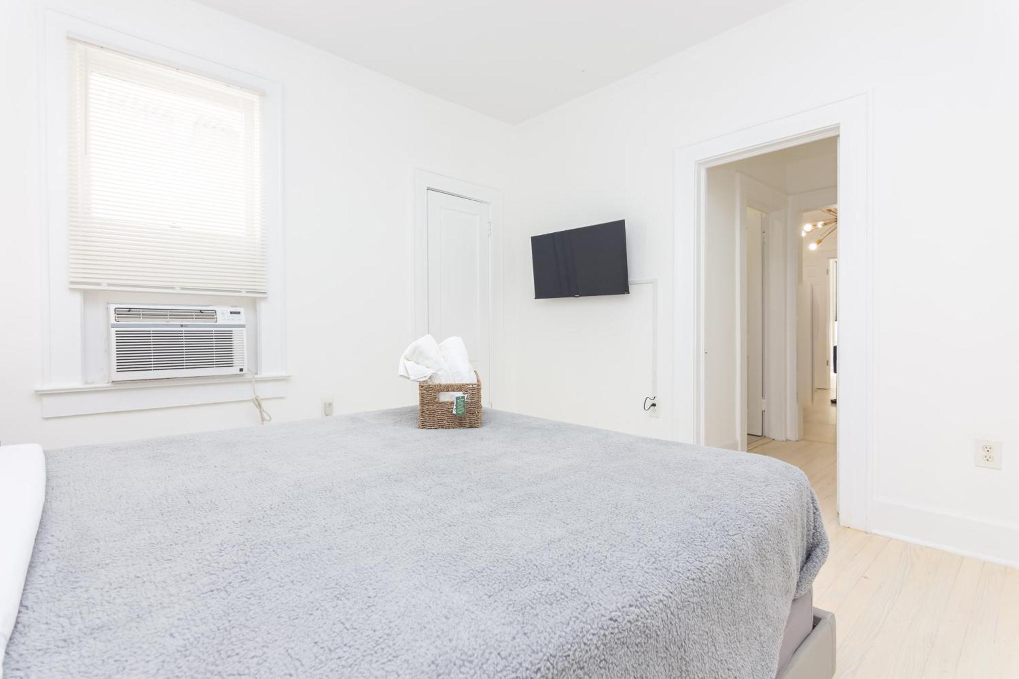 Apartment 2-bdrm -heart Wynwood & Edgewater- Private Parking Miami