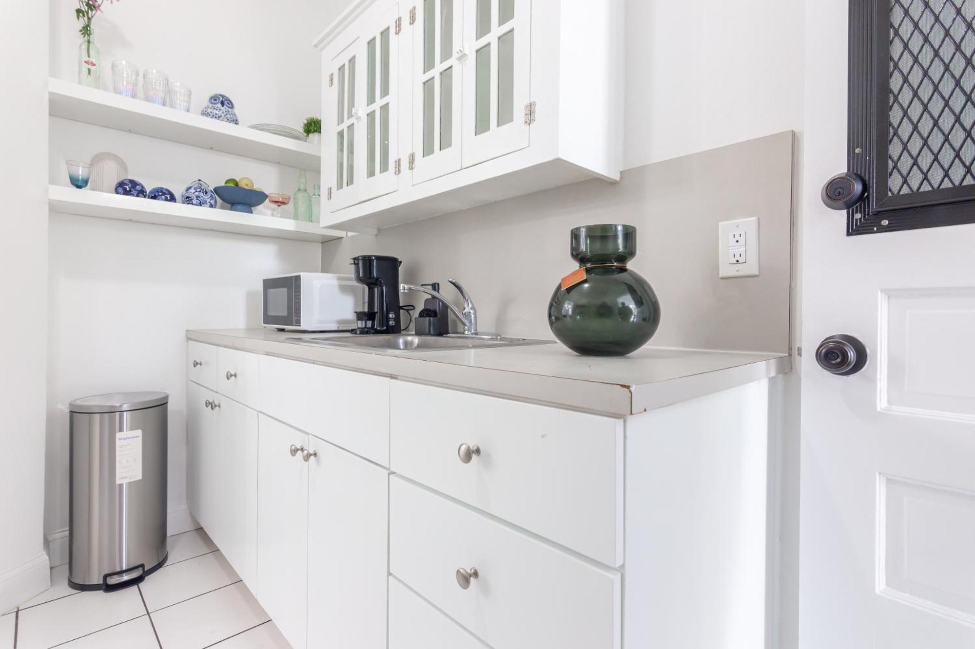 Apartment 2-bdrm -heart Wynwood & Edgewater- Private Parking *