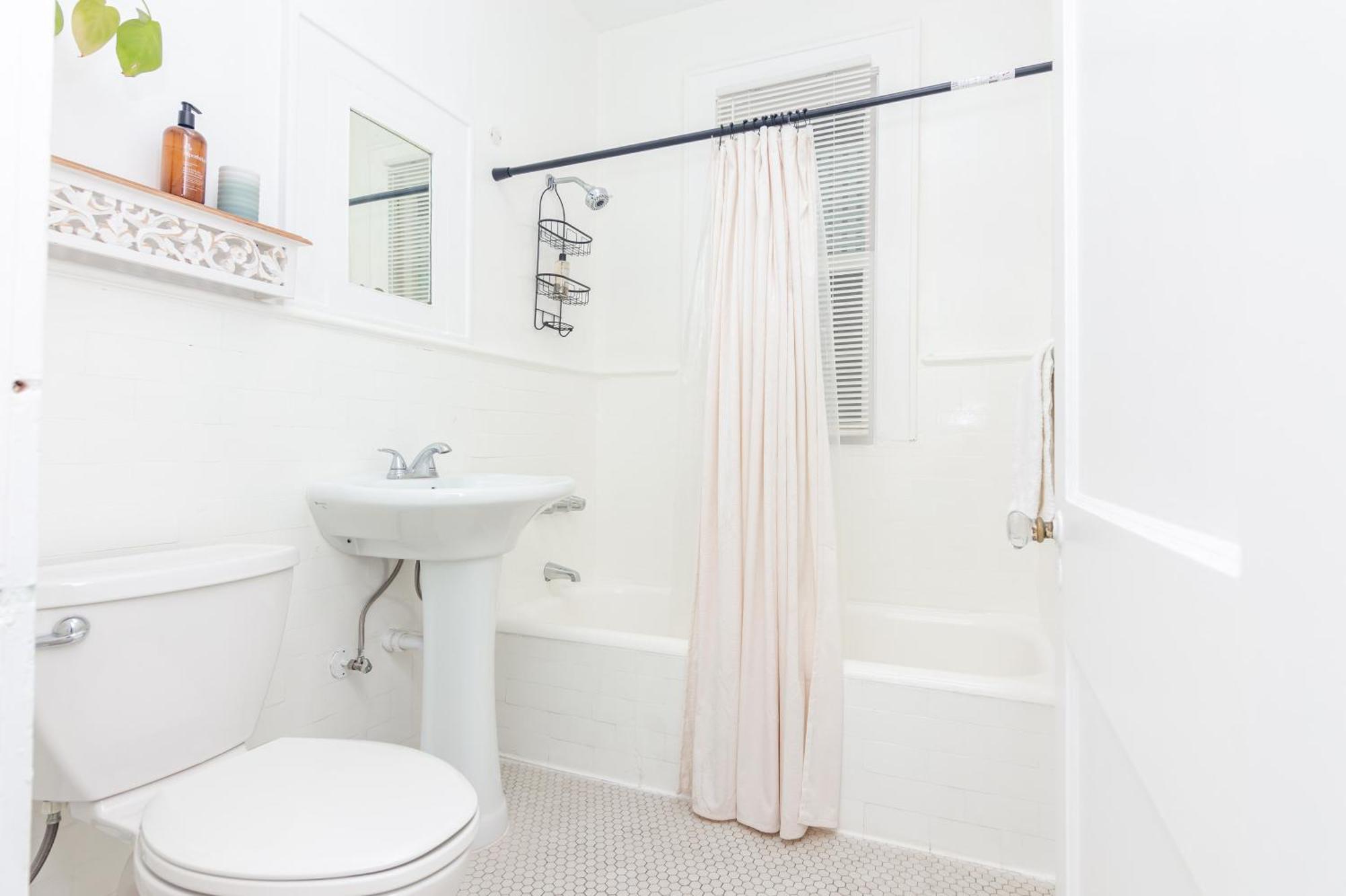 2-bdrm -heart Wynwood & Edgewater- Private Parking Apartment *