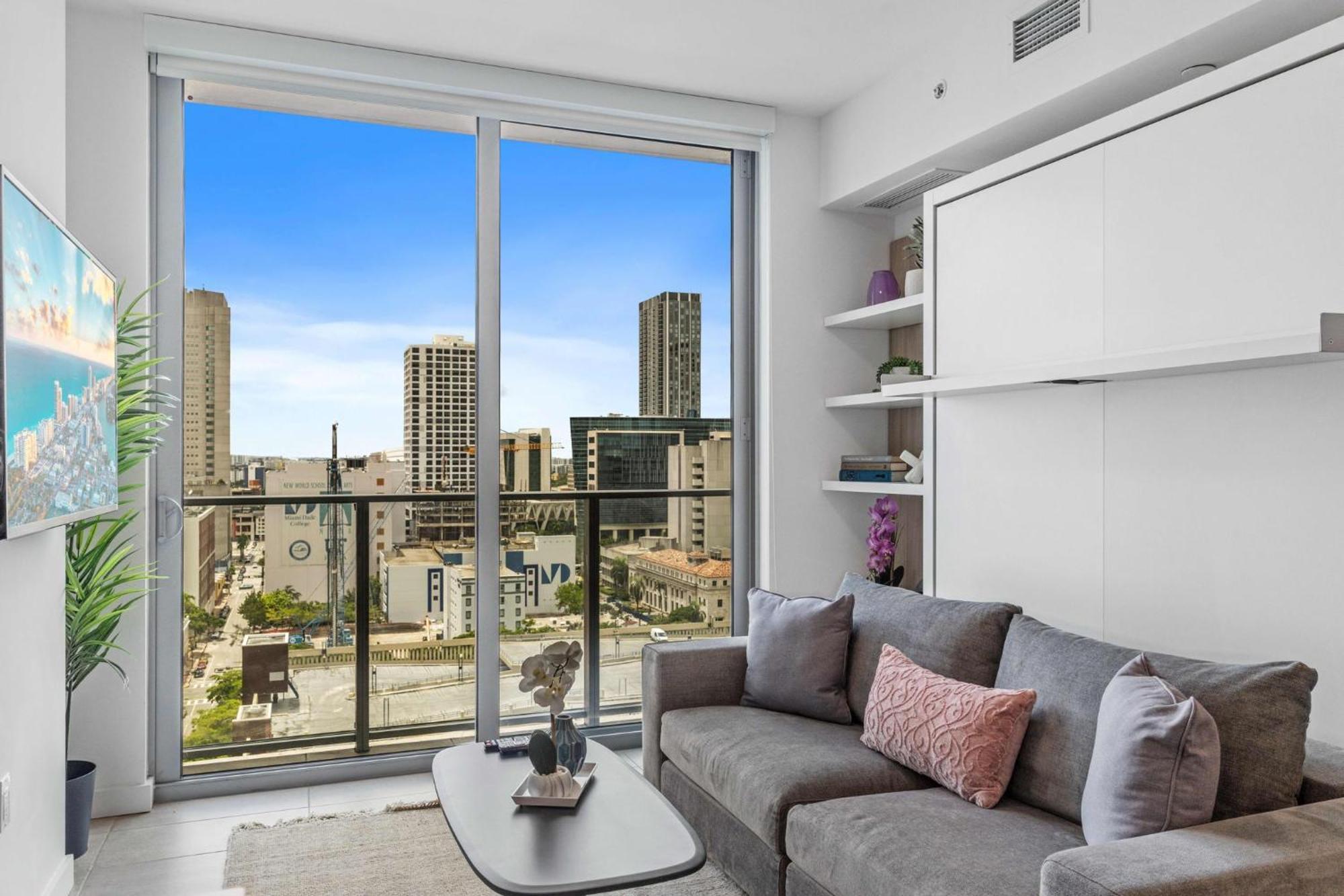 - Casiola Studio's - Near Cruise Terminal, Bayfront Park And Kaseya Center Miami