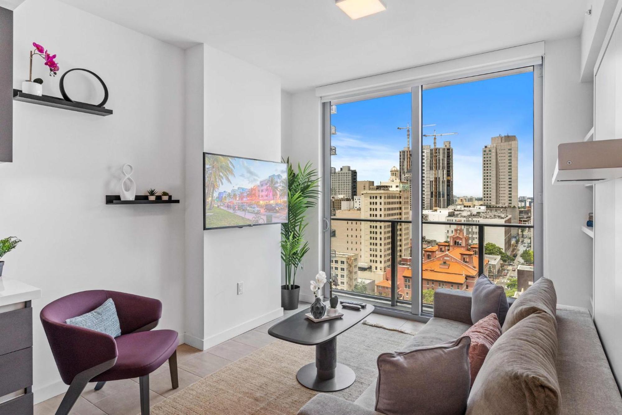 - Casiola Studio's - Near Cruise Terminal, Bayfront Park And Kaseya Center Miami