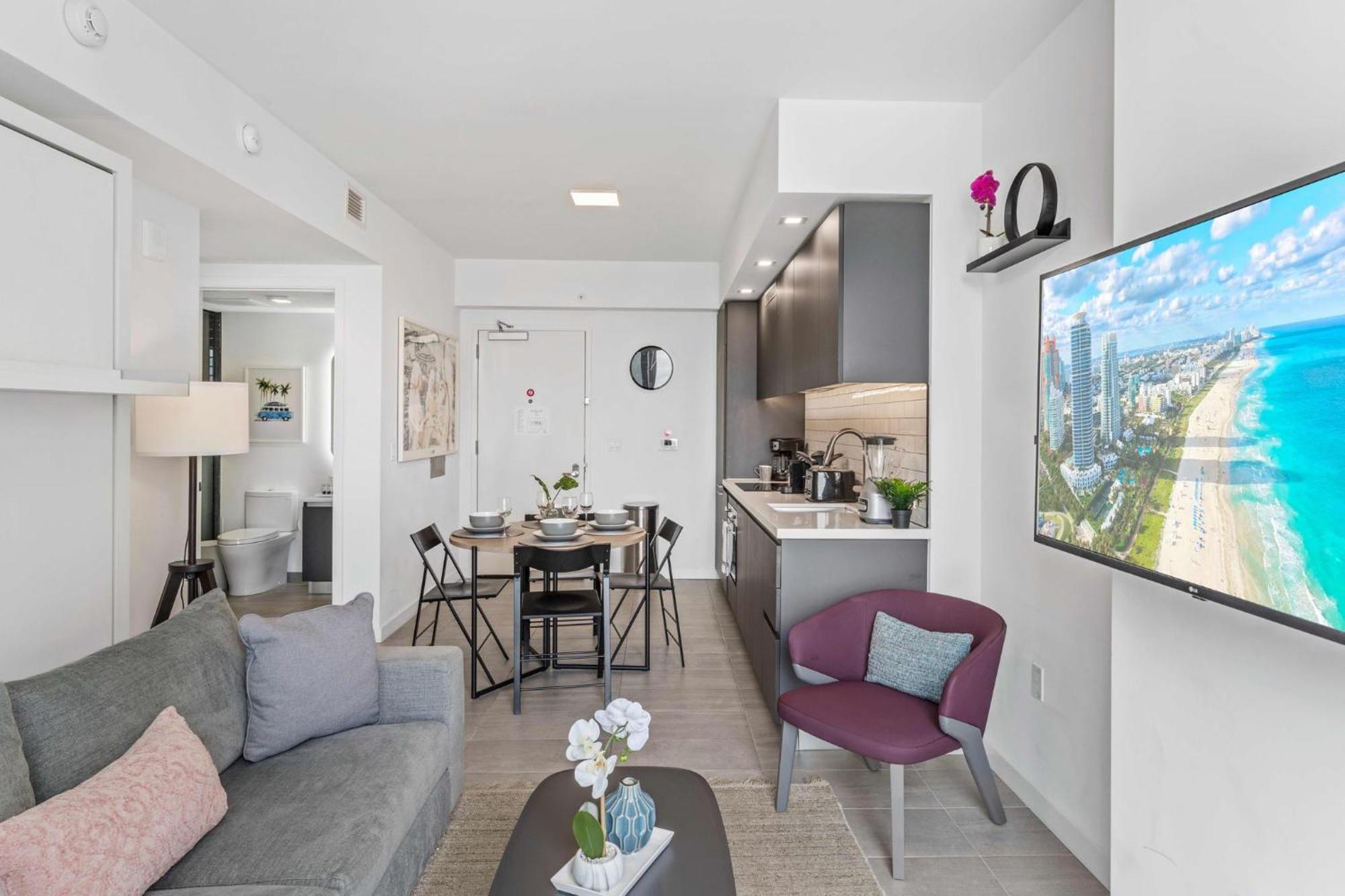 - Casiola Studio's - Near Cruise Terminal, Bayfront Park And Kaseya Center *