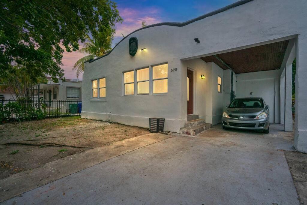 New! Havana Nights ! Walk To Calle Ocho! Apartment Miami