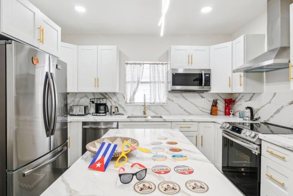 New! Havana Nights ! Walk To Calle Ocho! Apartment *