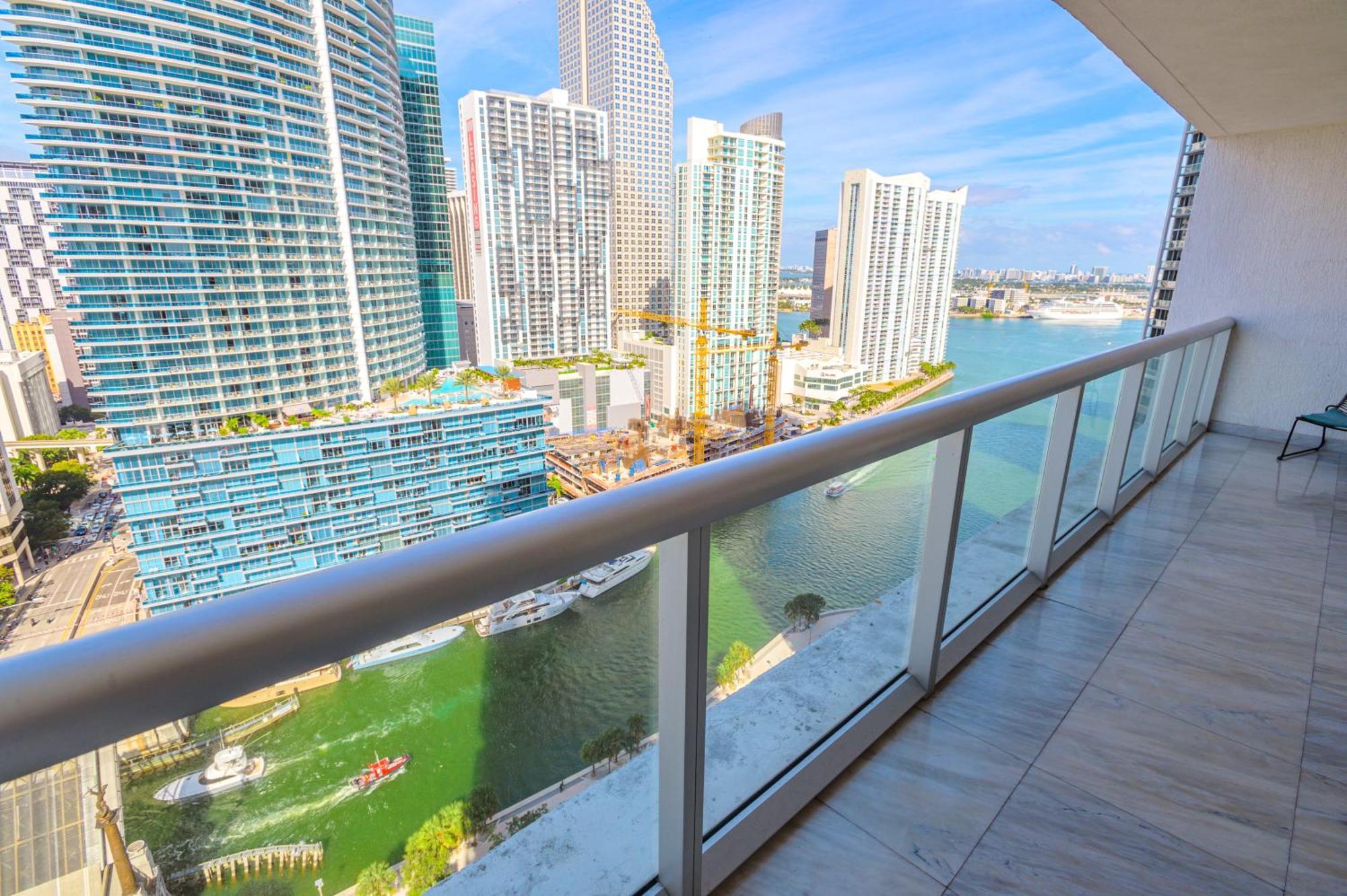 Icon Brickell Residences * Miami
