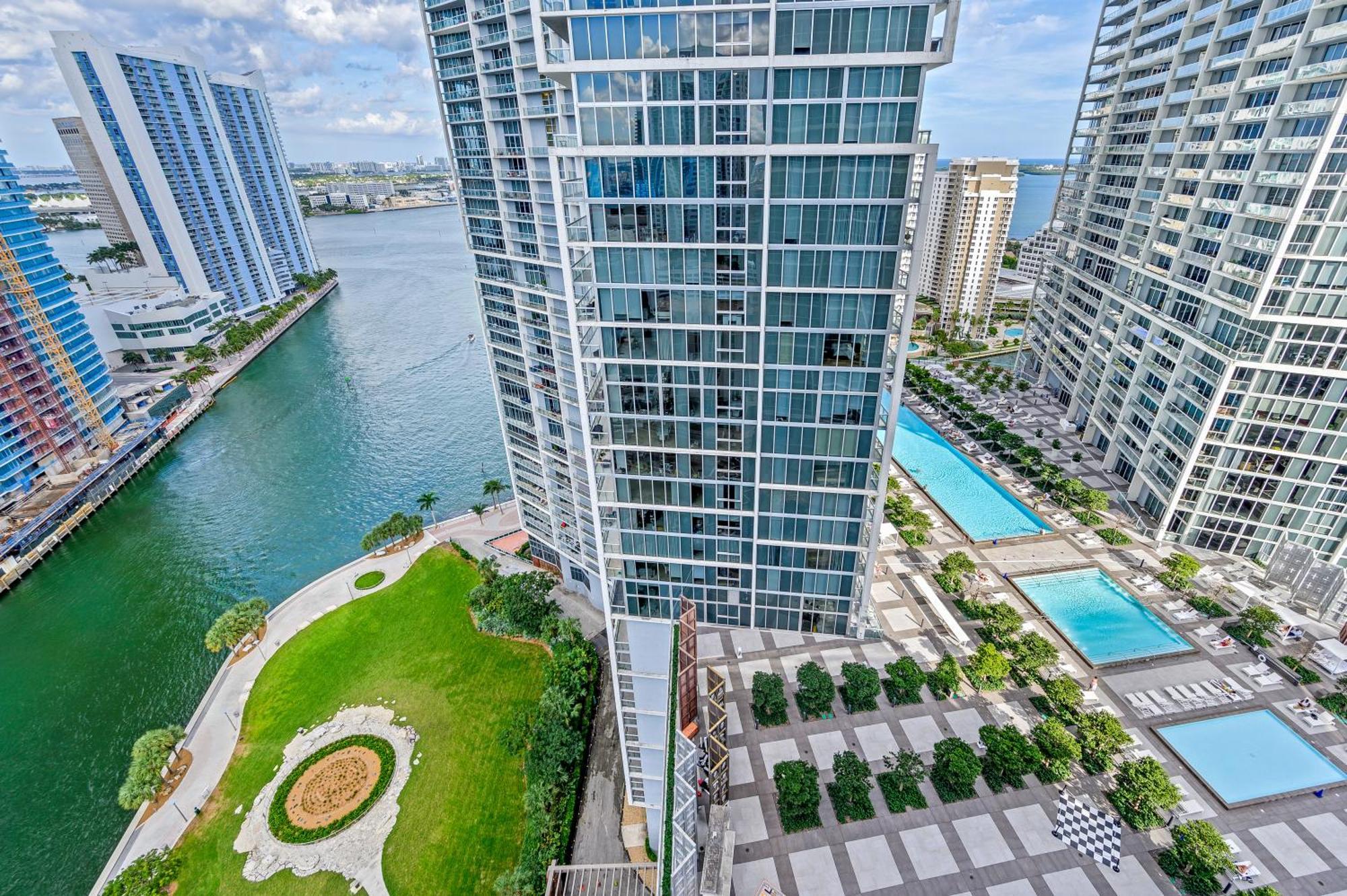 Icon Brickell Residences * Miami