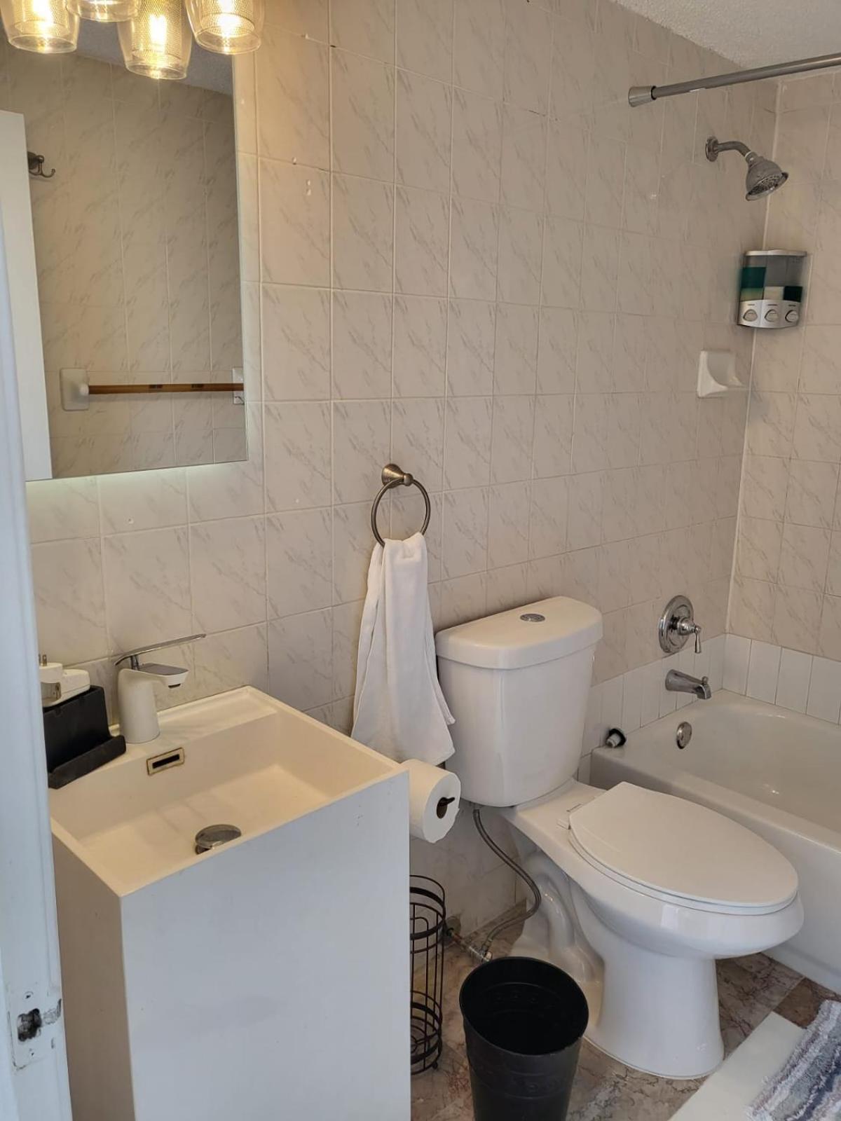 1161 3 Apartment *