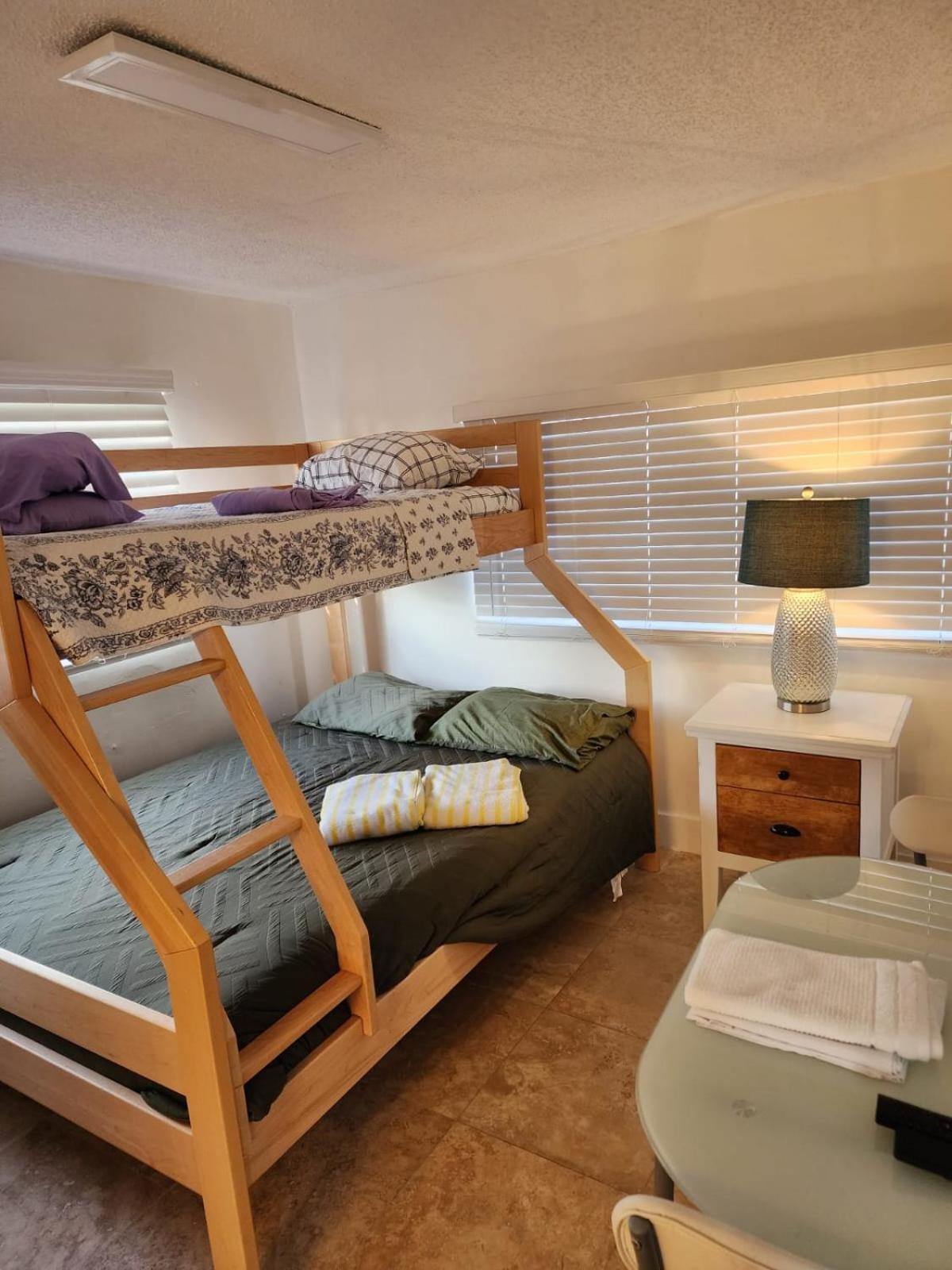 Apartment 1161 3 *