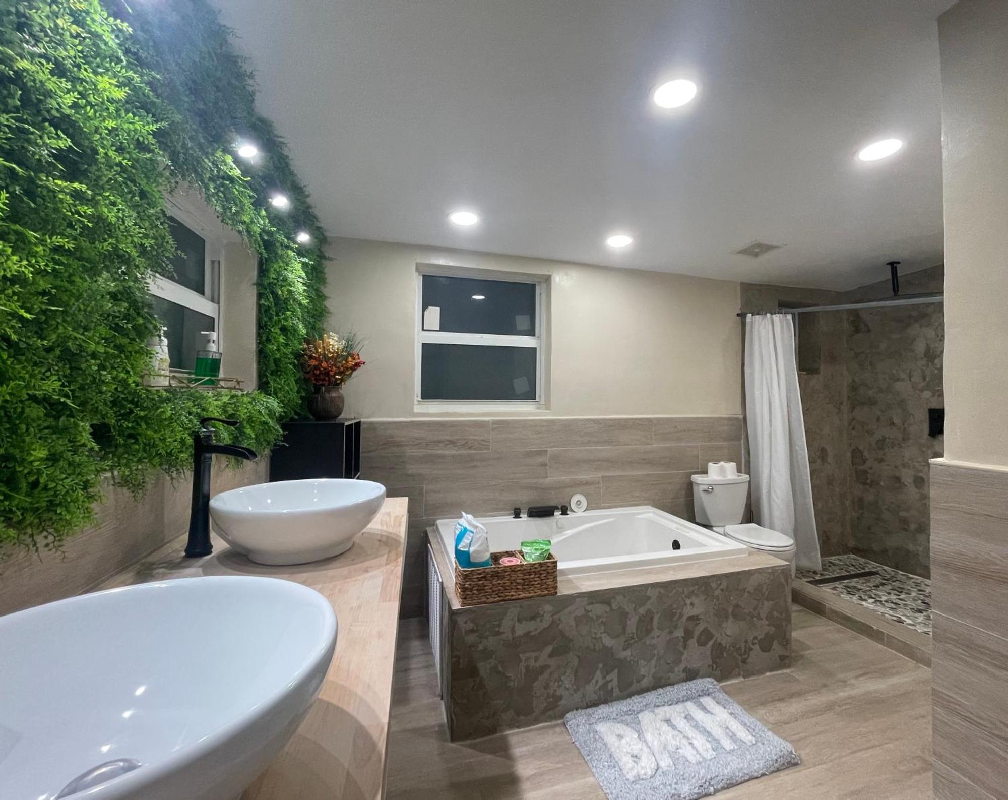 Akeyi Miami305 Private Bedrooms Homestay Miami