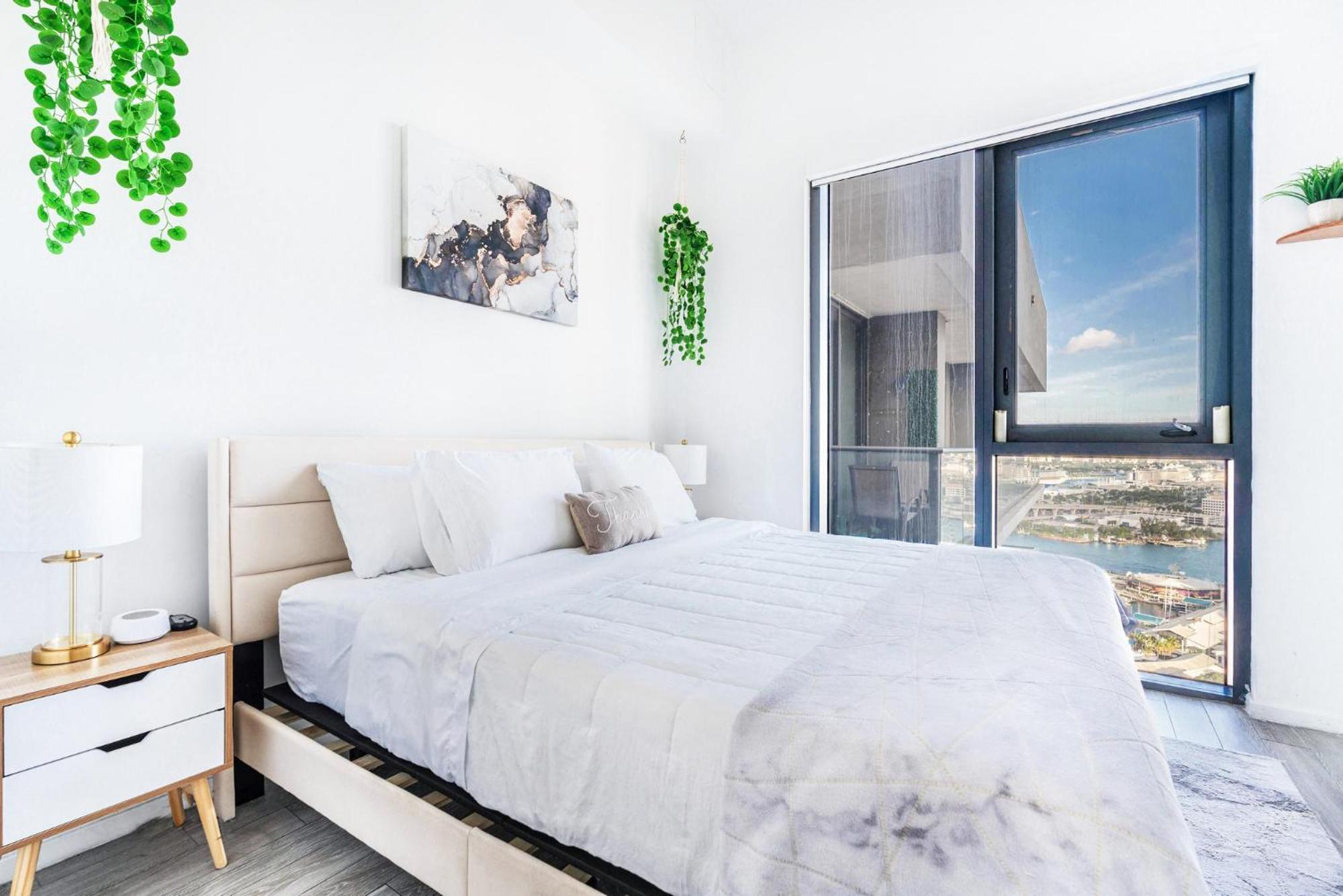 Stylish Bayfront Park High-rise 2-king Bed, 2 Bath Apartment