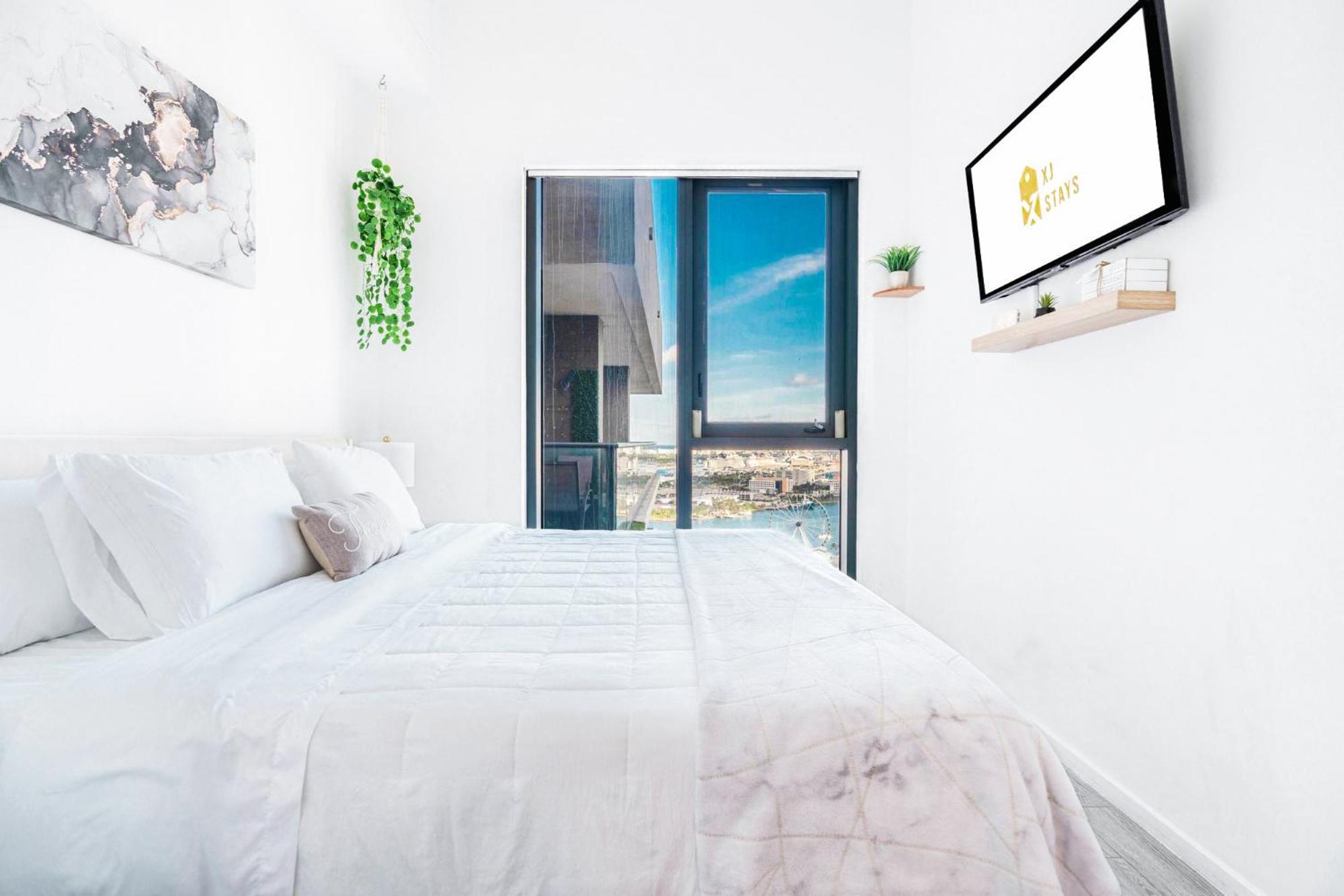 Stylish Bayfront Park High-rise 2-king Bed, 2 Bath Apartment Miami