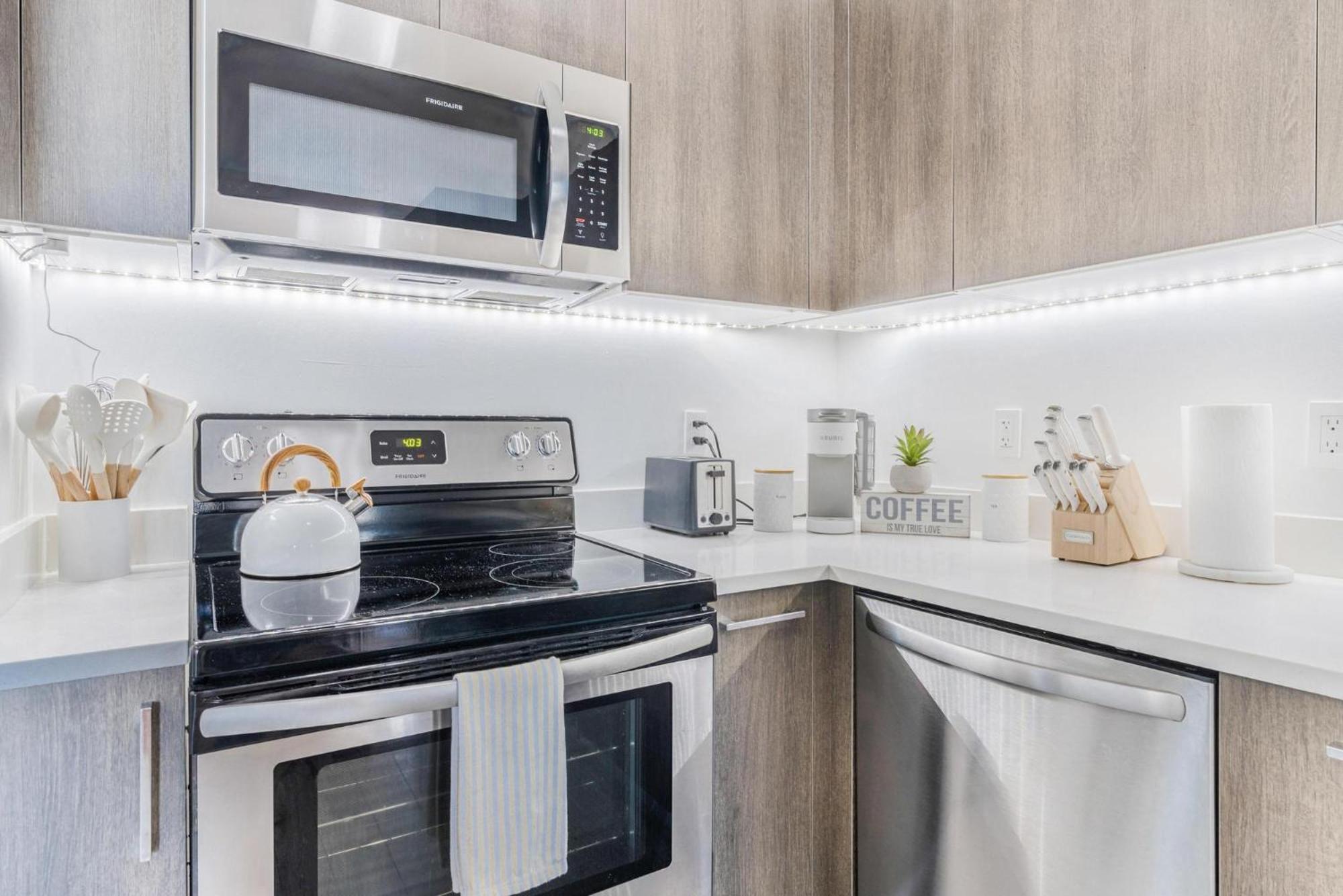Stylish Bayfront Park High-rise 2-king Bed, 2 Bath Apartment