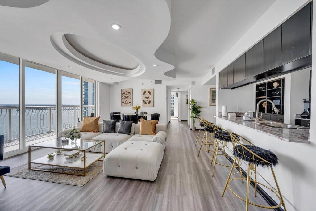 New Stunning 2br Brickell Condo-free Parking *