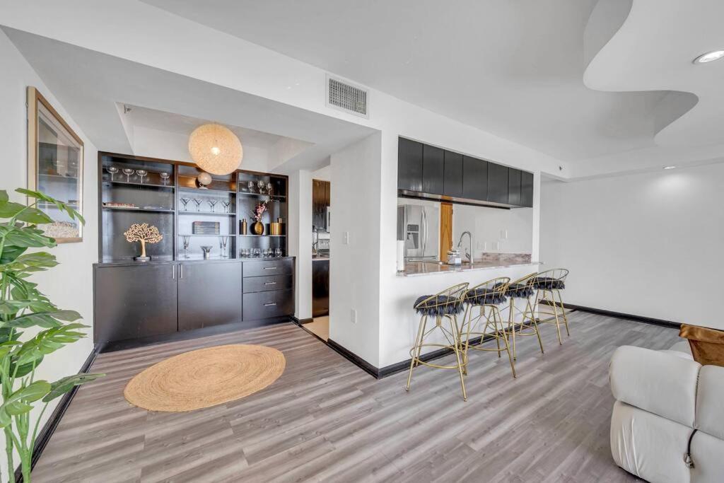 New Stunning 2br Brickell Condo-free Parking * Miami