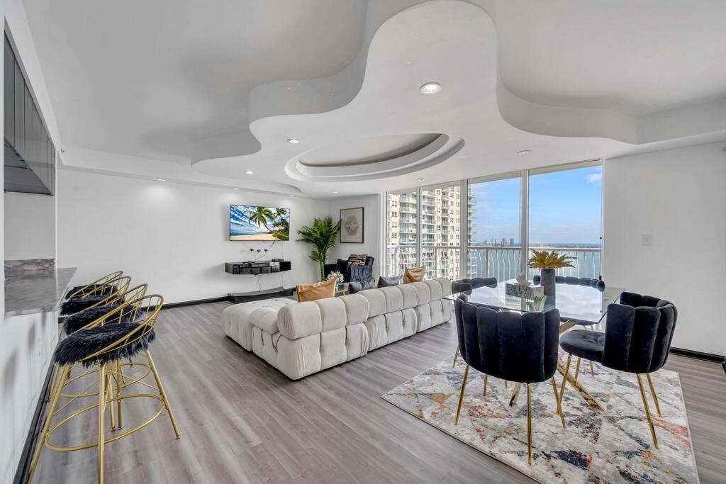 New Stunning 2br Brickell Condo-free Parking * Miami