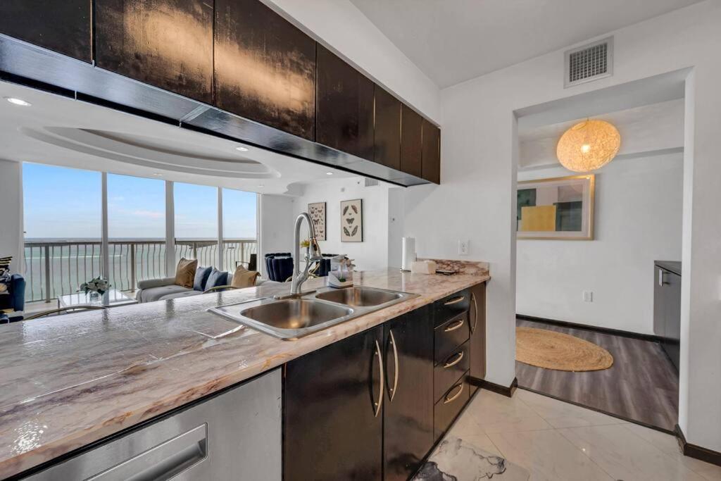 New Stunning 2br Brickell Condo-free Parking Miami