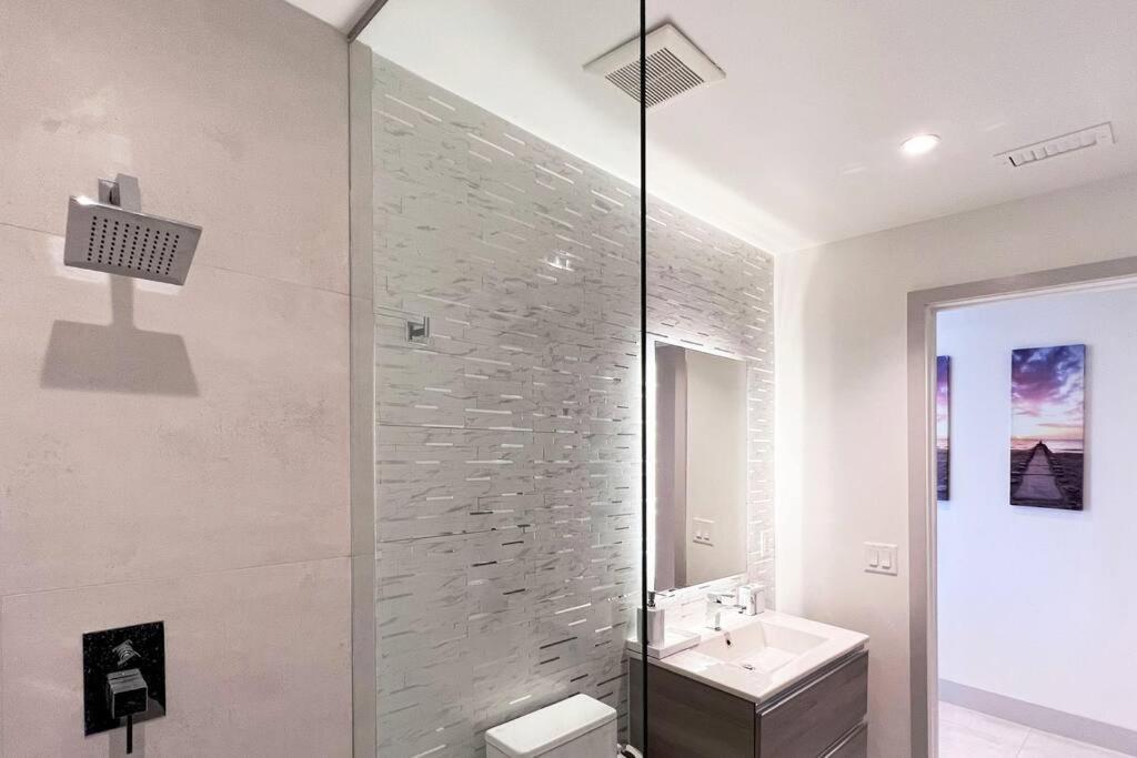 New 1/1 In Smart Brickell With Parking Apartment *