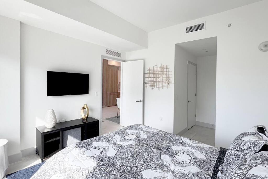 New 1/1 In Smart Brickell With Parking