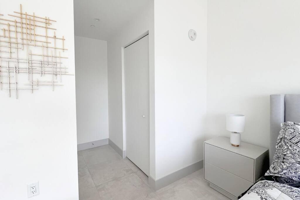 New 1/1 In Smart Brickell With Parking *