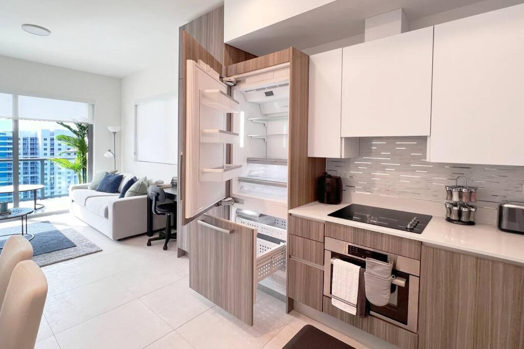 New 1/1 In Smart Brickell With Parking * Miami