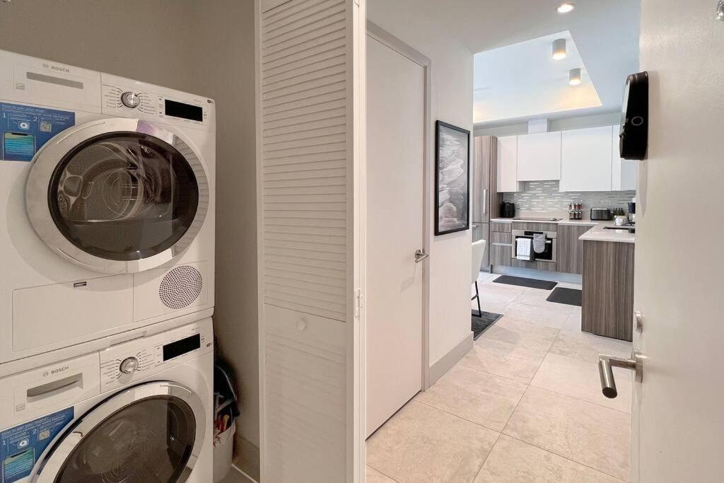 New 1/1 In Smart Brickell With Parking *