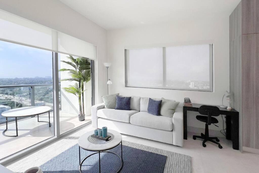 New 1/1 In Smart Brickell With Parking Apartment Miami