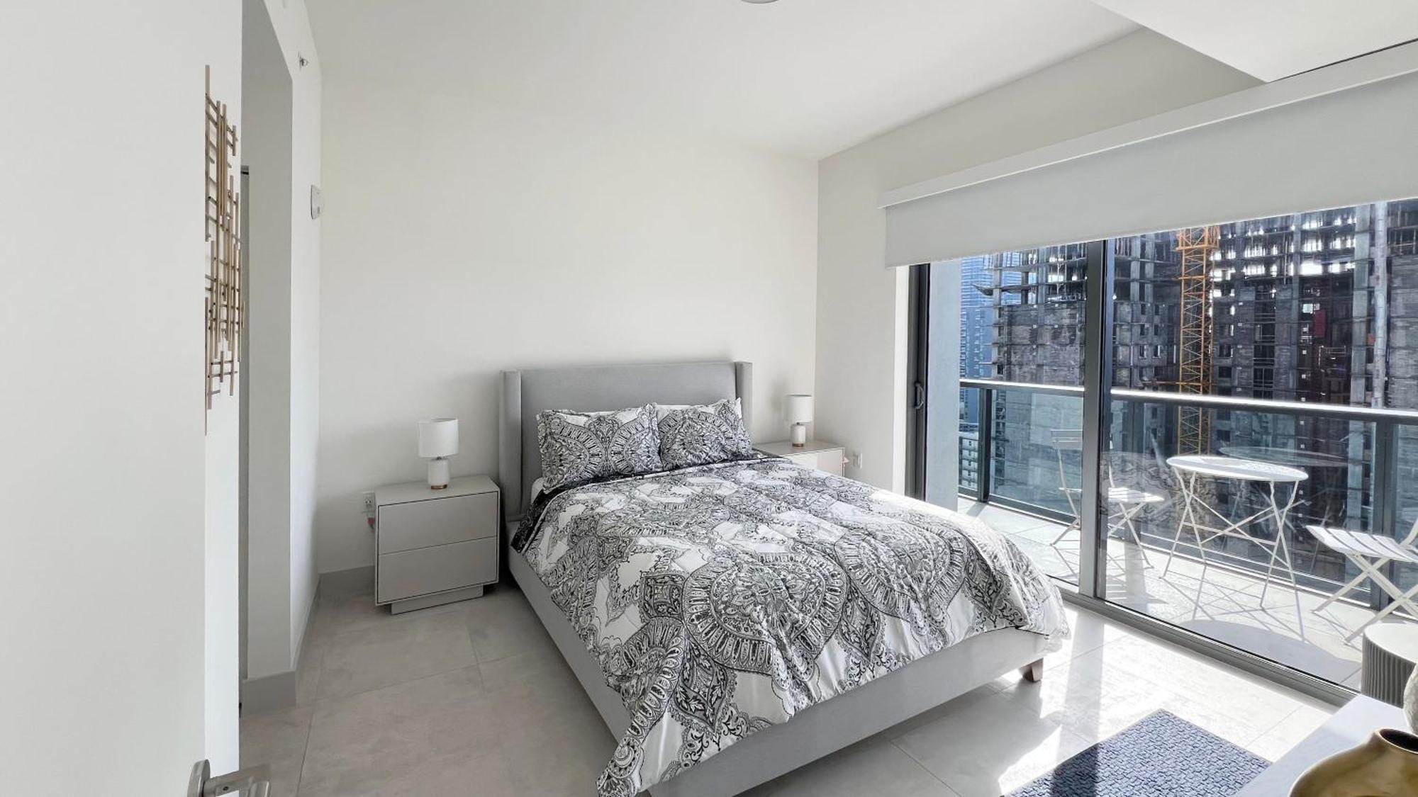 New 1/1 In Smart Brickell With Parking *